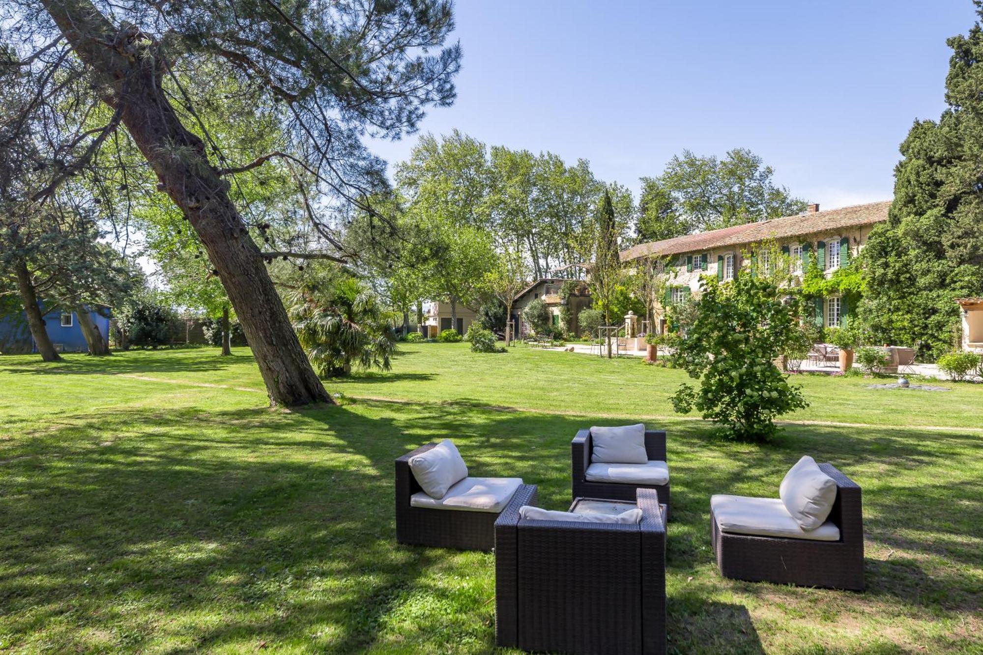 Domaine De Rhodes B&B Αβινιόν Εξωτερικό φωτογραφία