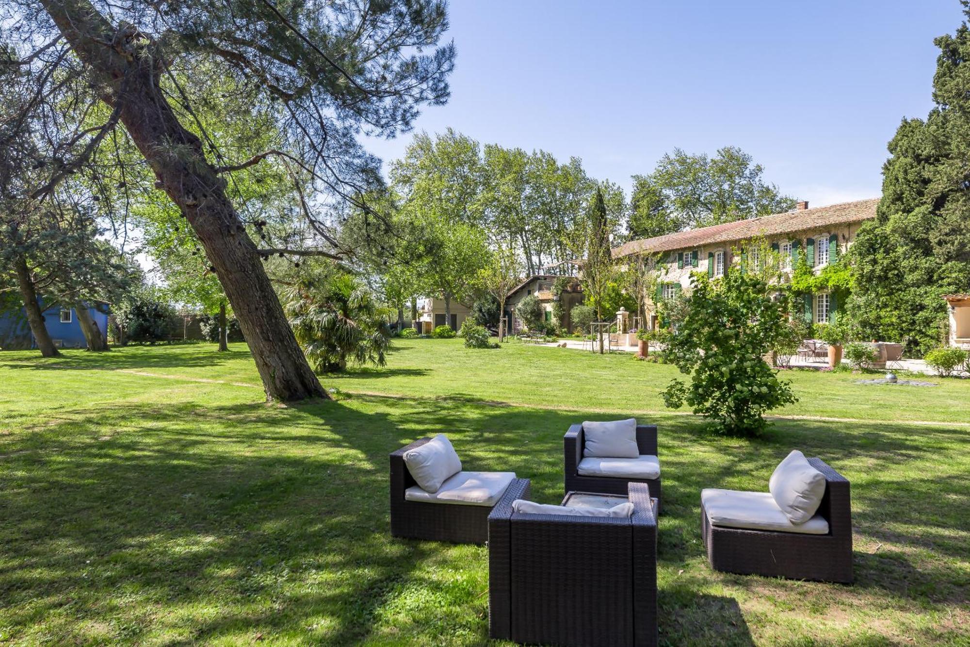 Domaine De Rhodes B&B Αβινιόν Εξωτερικό φωτογραφία